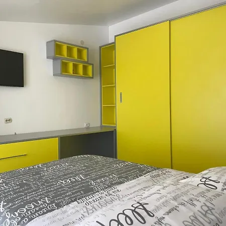 Sweet In Quiet Part Of Apartament *