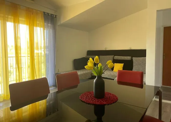 Sweet In Quiet Part Of Split