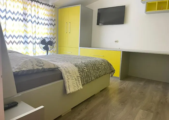 Sweet In Quiet Part Of Lägenhet *