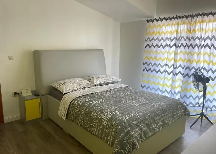 Sweet In Quiet Part Of Lägenhet