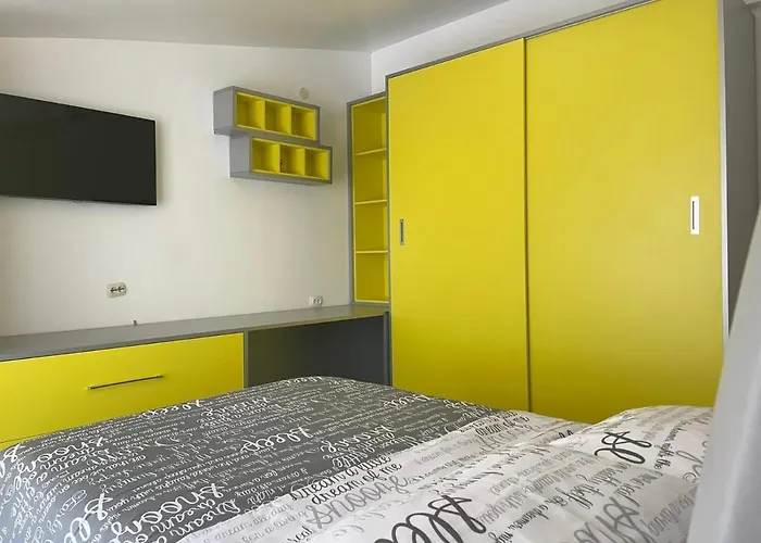 Sweet In Quiet Part Of Lägenhet *