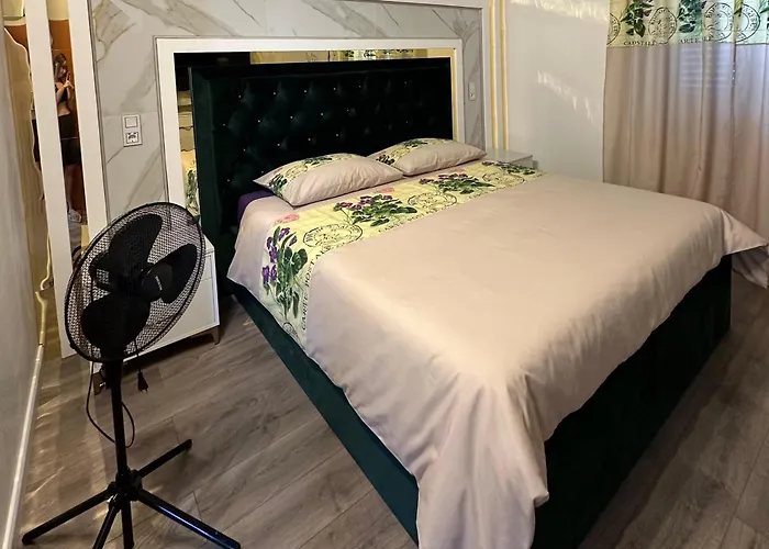 Sweet In Quiet Part Of Lägenhet