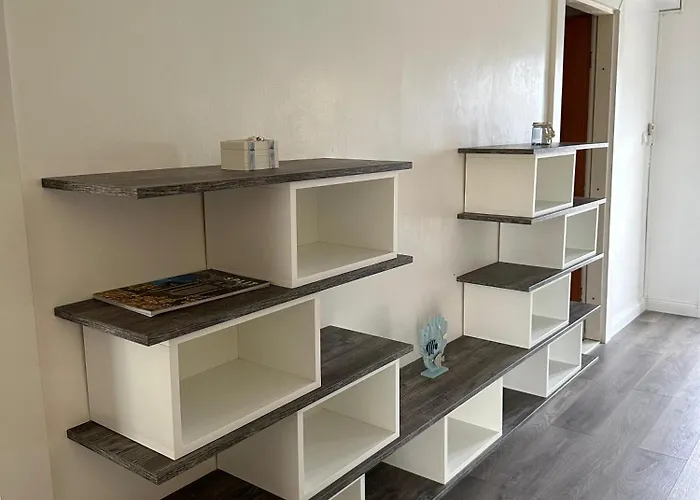 Sweet In Quiet Part Of Lägenhet *