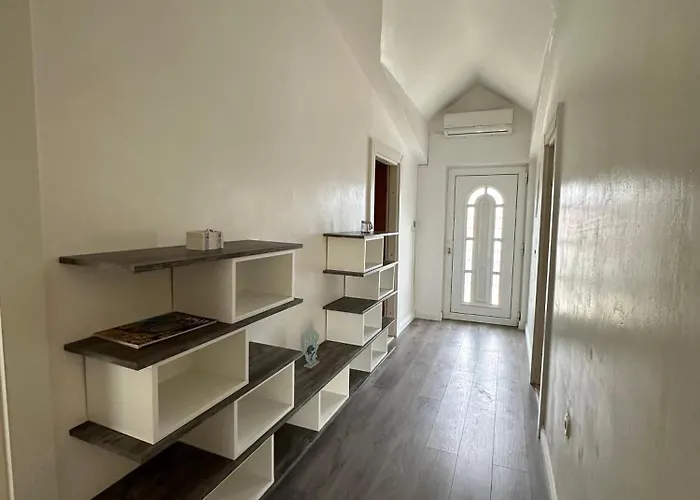 Sweet In Quiet Part Of Lägenhet